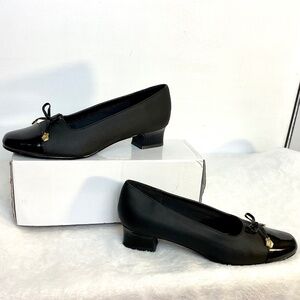 Soft Style Black Flats with Bow Accent